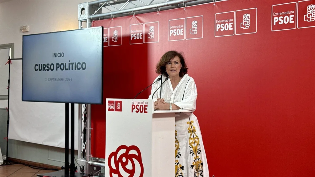 Carmen Calvo llama a los jóvenes a defender "con valentía" el legado del PSOE ante las "nuevas formas de autoritarismo"