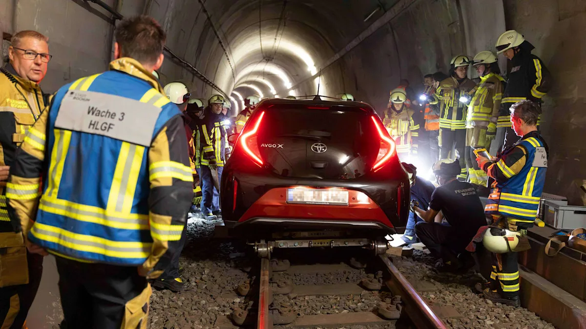 Einsatz in Bochum - Wie kommt das Auto in den U-Bahn-Tunnel?
