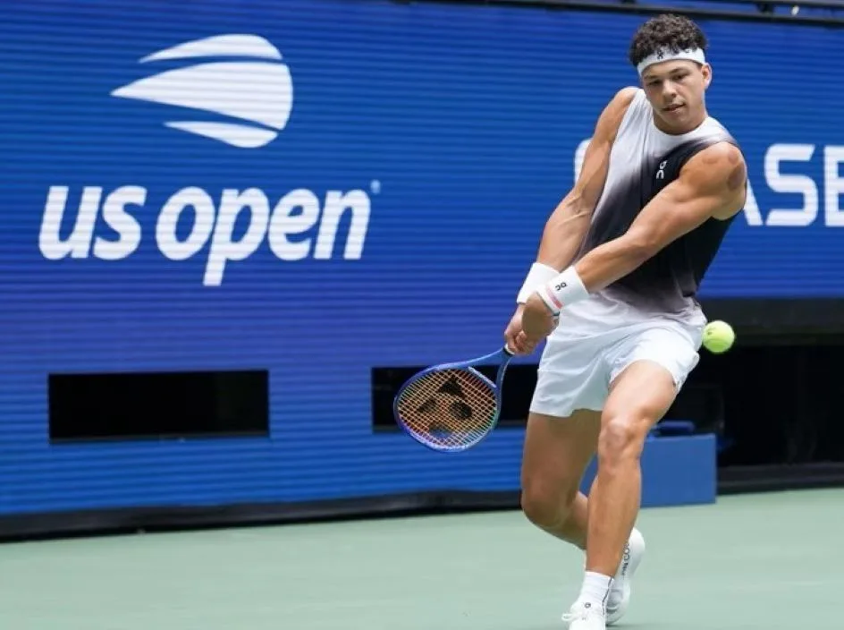 Shelton supera batalha contra Hurkacz e repete terceira rodada