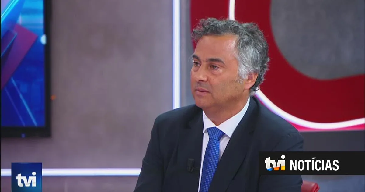 Ministro admite falhas nos exames, mas garante: "Nenhum aluno foi prejudicado"