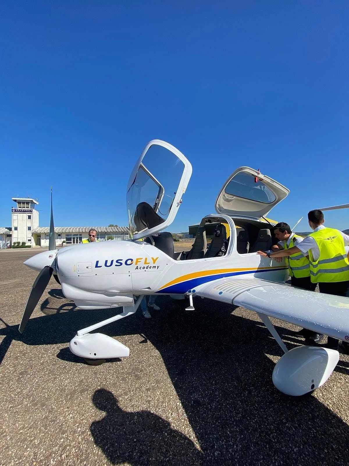 Escola de aviação sem aviões nem pilotos: ANAC suspende Lusofly Academy de Bragança