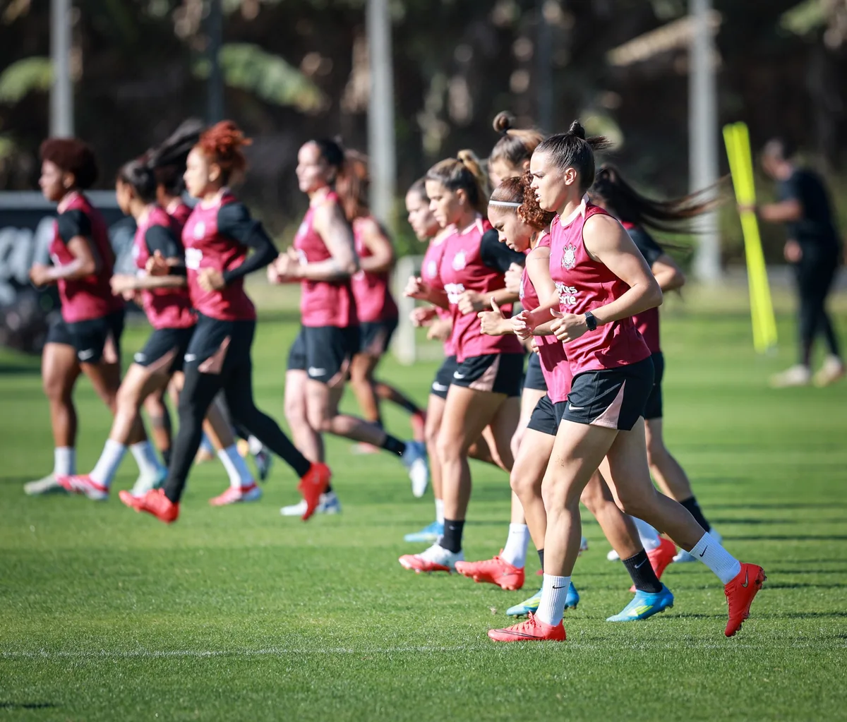 Corinthians paga um mês de direitos de imagem atrasados ao time feminino