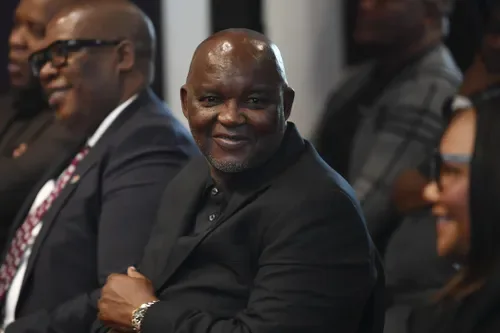 Mosimane’s legendary journey comes full circle as his former clubs Sundowns and Al Ahli clash
