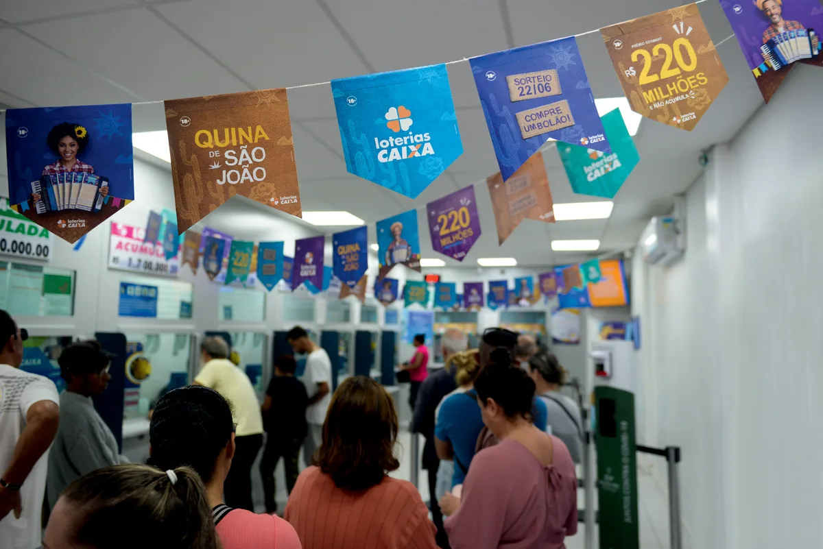 Lotofácil de Independência sorteia R$ 300 milhões hoje: o que dá para comprar com o prêmio?