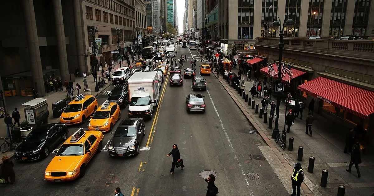 Oficial y confirmado por el DMV | Nueva York endurece las reglas para conductores: una sola infracción puede sumar 11 puntos