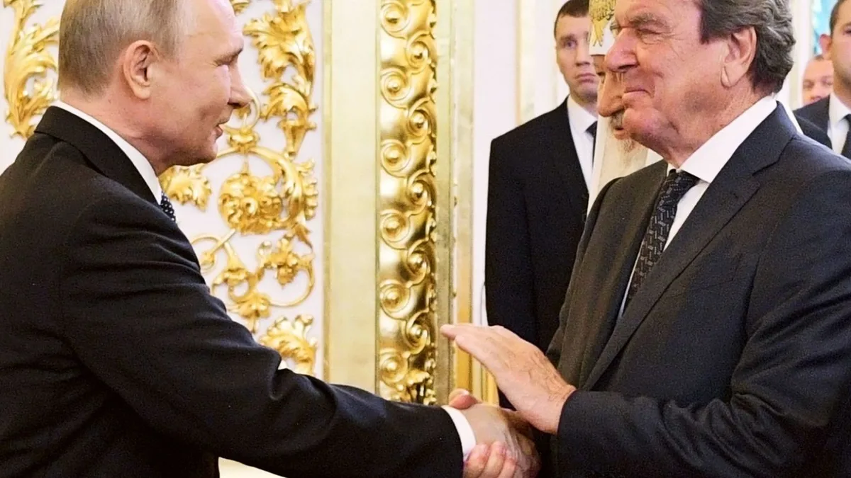Geburtstagsfeier: „Schande“ : Massive Kritik am Putin-Besuch von Schröder