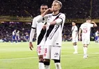 Vasco marca com Adson, se segura após expulsão e vence Boca na Bombonera