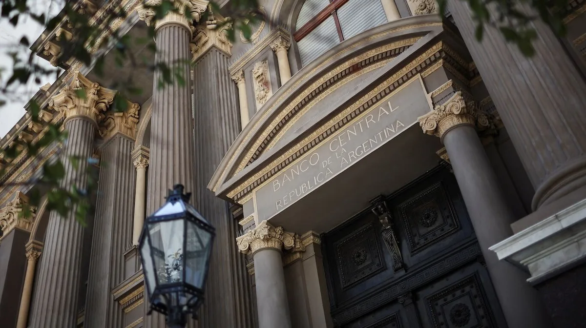 Con presión alcista sobre el dólar, el Banco Central suma herramientas para contener la cotización