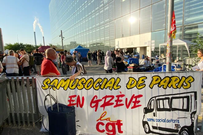 Sur le parvis du Samusocial, 450 personnes évacuées: «Tout le monde est dans le brouillard»