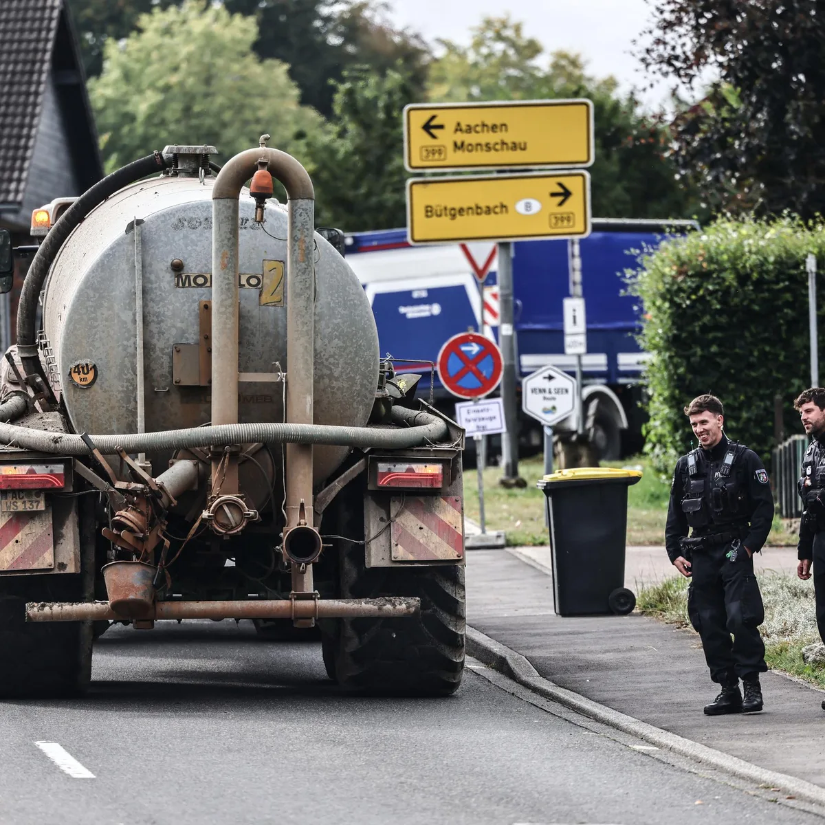 Waldbrand im Hohen Venn - Evakuierungsanordnungen in Monschau und Belgien aufgehoben - Feuer "unter Kontrolle", Lage aber weiter "kompliziert"