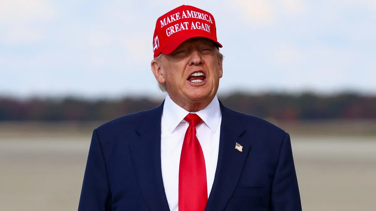 Donald Trump Uses Dolly Parton’s Death to Brag About Himself