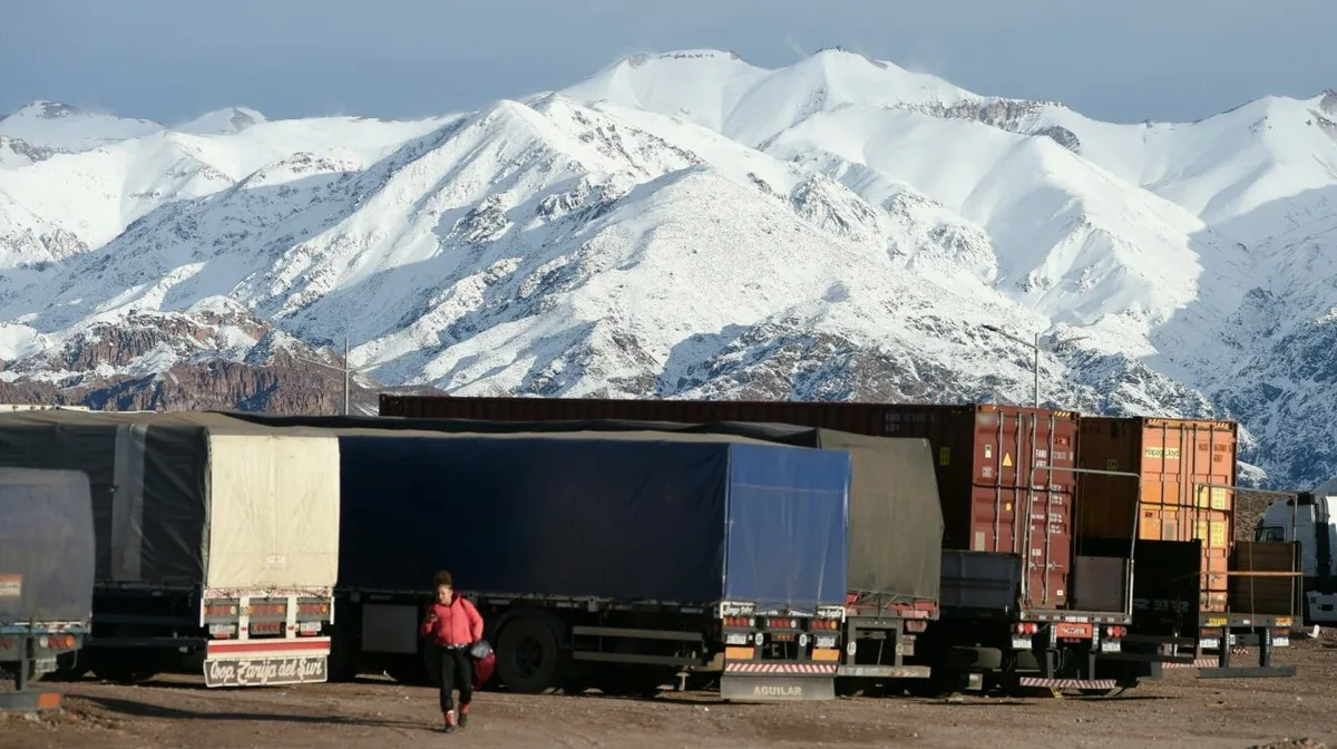 Tras más de un mes cerrado, reabrió el Paso Cristo Redentor en Mendoza: miles de camiones esperan por cruzar la frontera