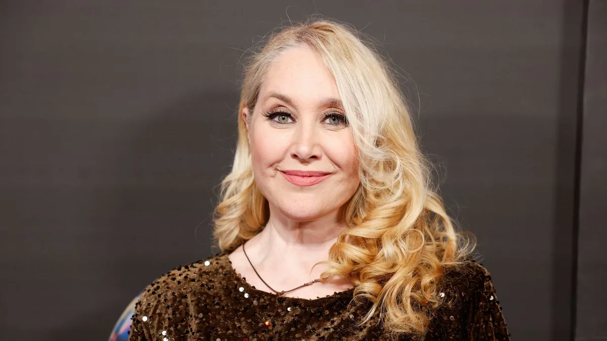 Geraldine Larrosa, viuda de Carlos Marín (Il Divo), en guerra contra la familia del cantante: "Han tirado mis flores del cementerio"