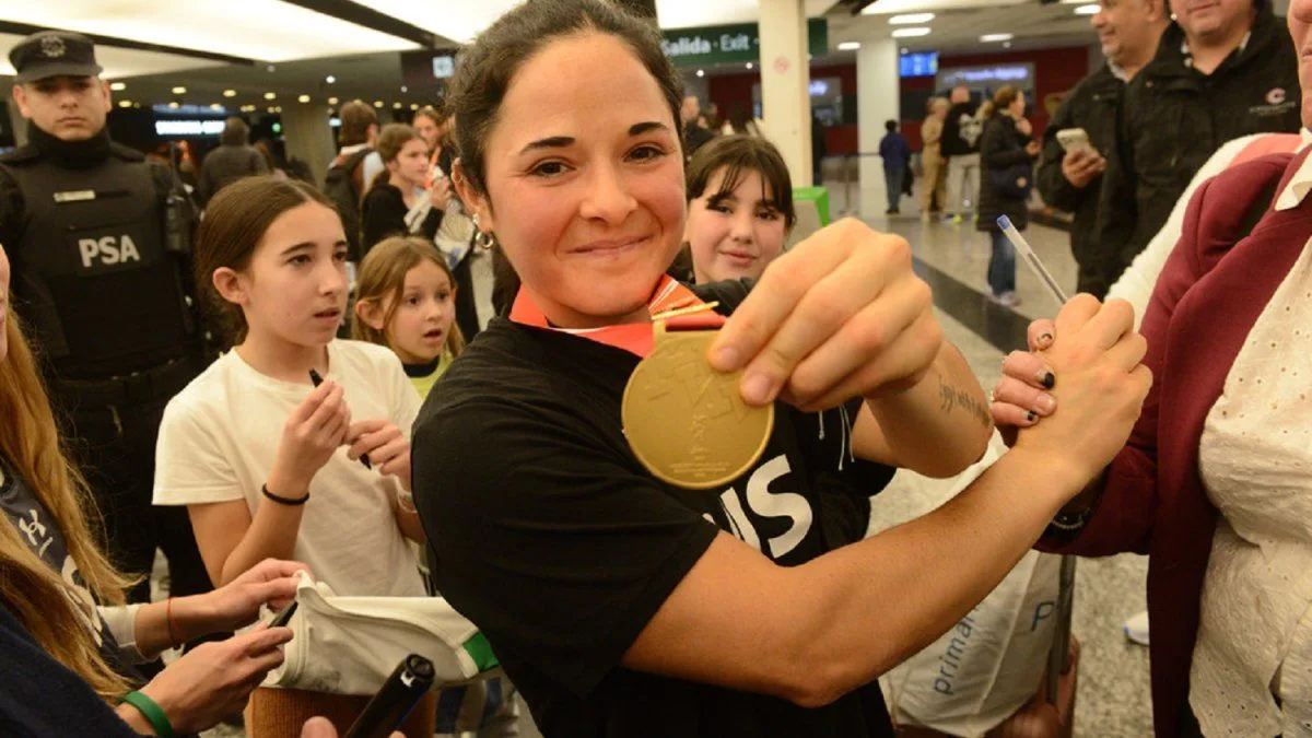 Las Leonas salieron campeonas y su capitana Majo Granatto apuntó contra Javier Milei: "Necesitamos más inversión en el deporte"