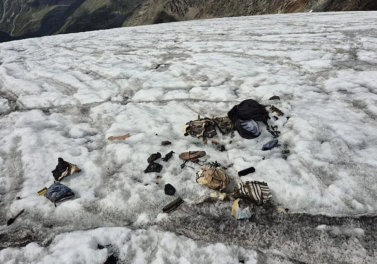 Un alpinista recupera su equipo perdido tras caer en la grieta de un glaciar hace 63 años
