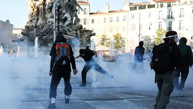 Hohe Lebenshaltungskosten: Zahlreiche Festnahmen bei Protestkundgebungen in Frankreich