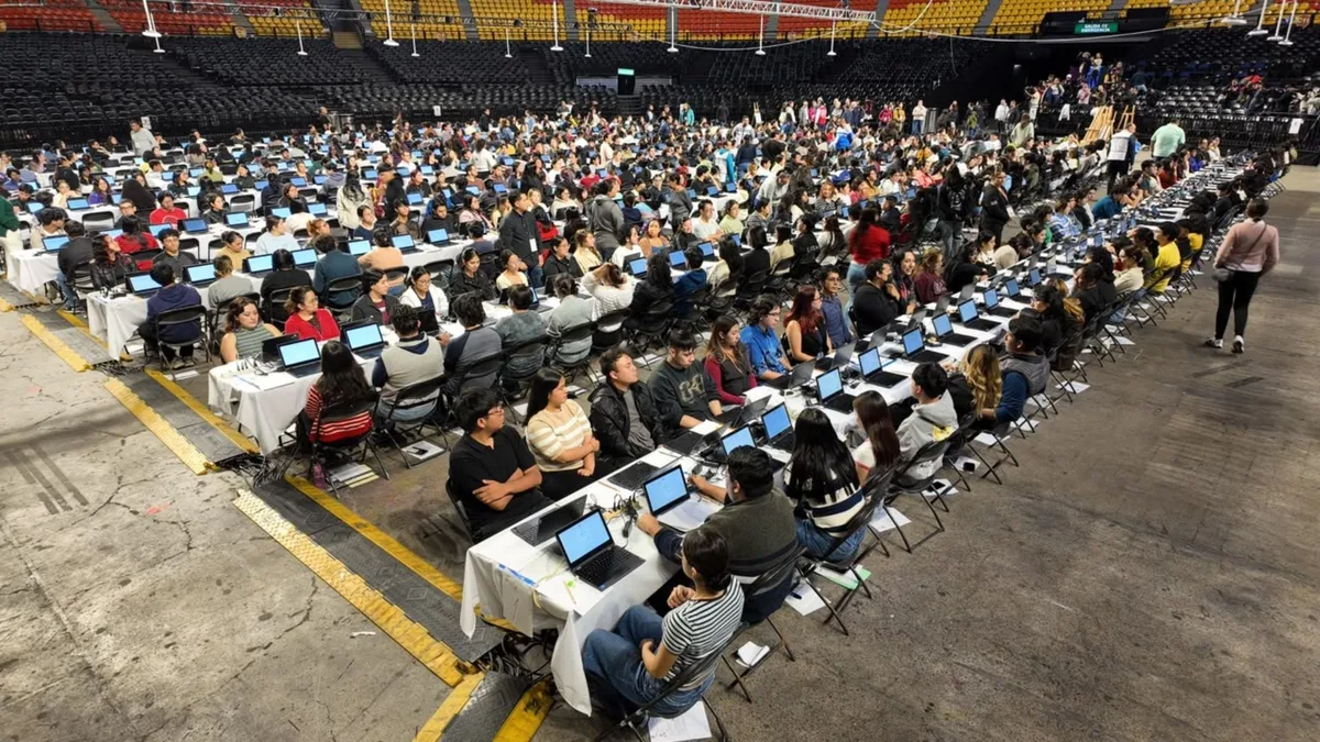 La UNAM detecta intentos de trampa con celulares en el examen de control