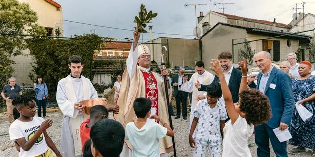 Mgr Etienne Guillet, évêque de Saint-Denis, un homme « qui crée de la maille là où il y a des déchirures »