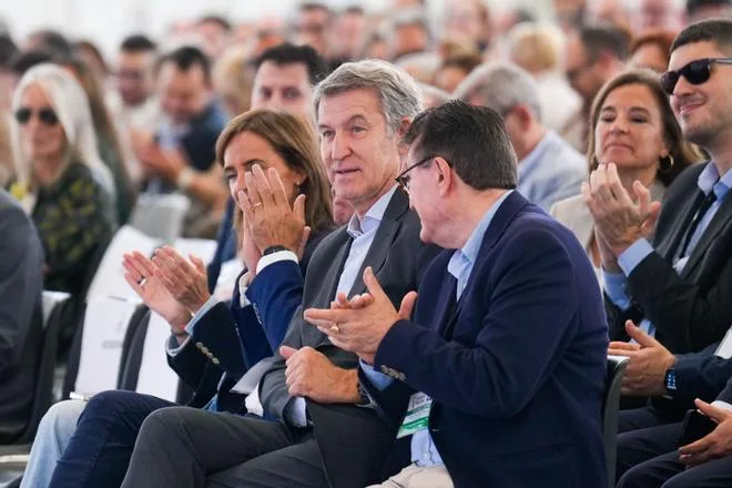 Feijóo promete reforzar el Estado del bienestar si gobierna y garantizar el voto secreto de las personas ciegas