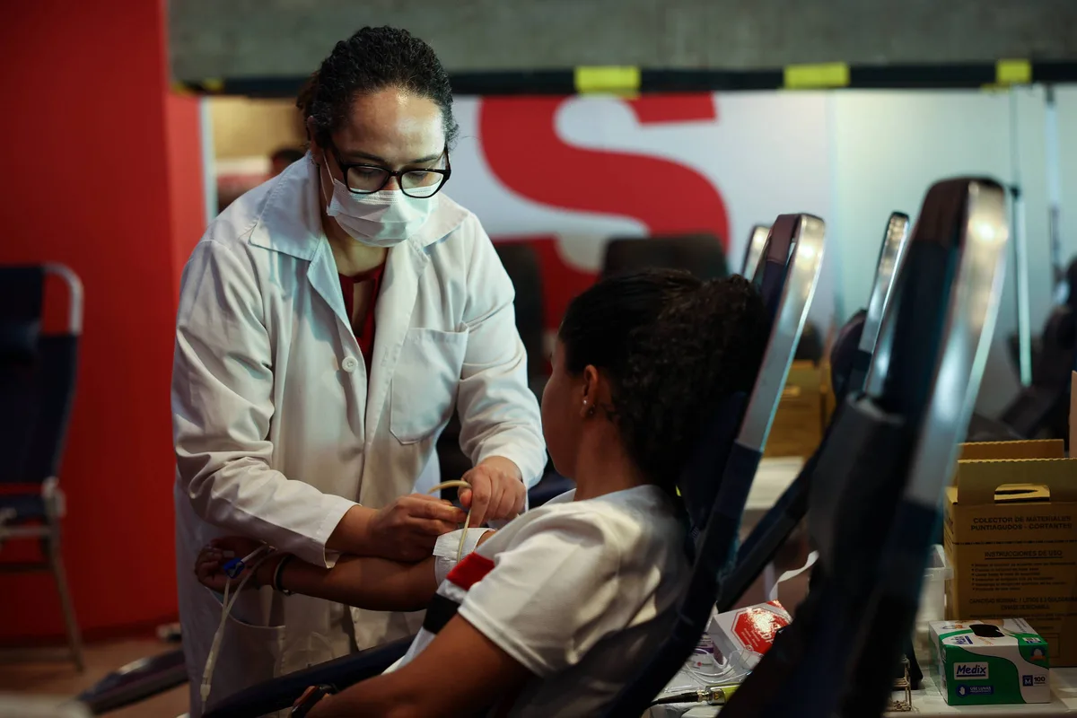 Novas regras de doação de sangue reduzem espera para quem fez tatuagem; confira outras mudanças