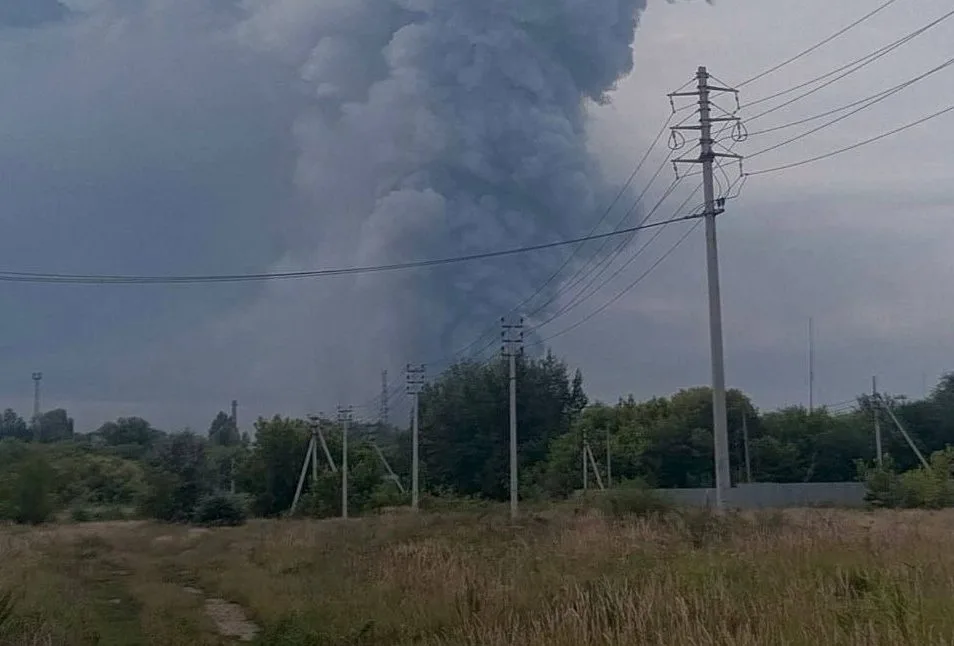 VIDEO: drones ucranianos golpearon otra refinería en plena escasez de combustible en Rusia