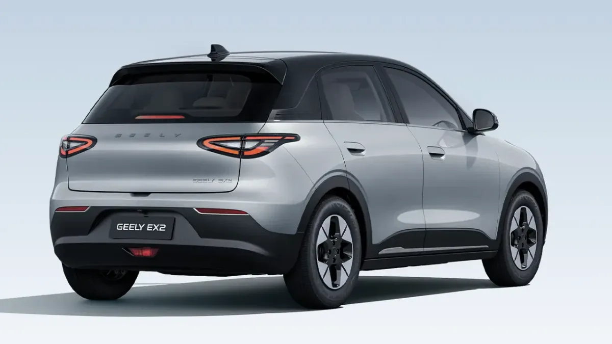 Geely mira empresas, motoristas de aplicativo, taxistas e PcD com descontos de até 11%, EX2 elétrico a partir de R$ 104.212, 116 cv e 289 km de autonomia e aumenta a pressão sobre BYD Dolphin, Dolphin Mini e GWM Ora 03