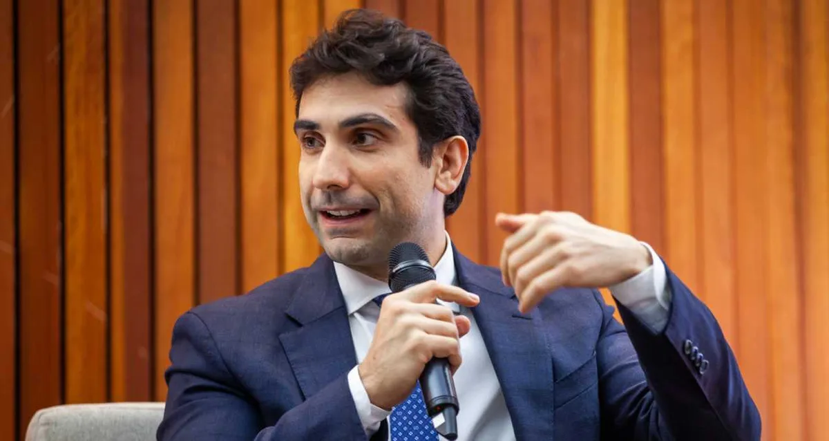 Galípolo: “Não dá para ficar contente que o crédito cresceu e reclamar do endividamento”