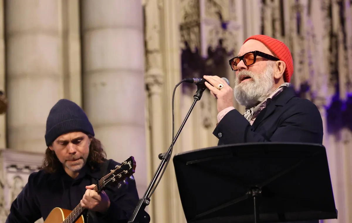 Watch Michael Stipe join members of The National for R.E.M.’s ‘E-Bow The Letter’