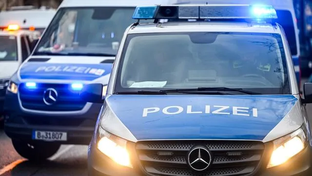 Edelmetalle gestohlen: Raubüberfall auf Edelmetallhändler - zwei Täter flüchtig