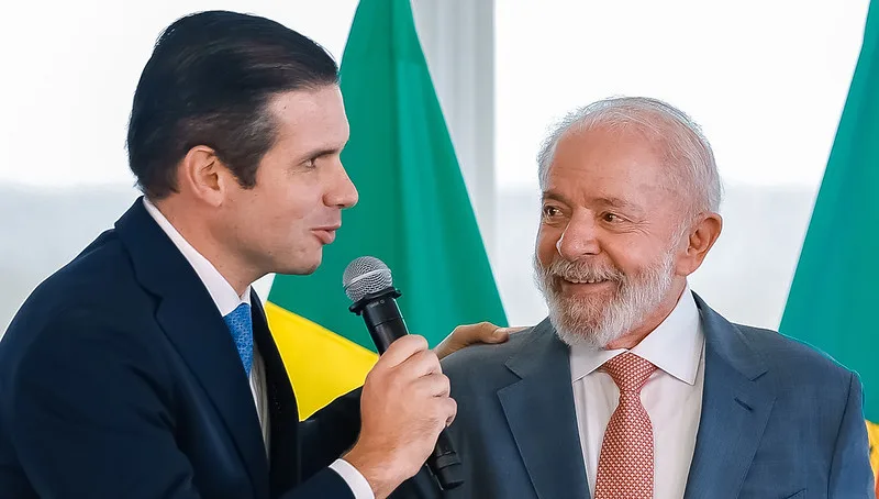 Após fazer L, Hugo Motta prioriza PL da Gasolina e MP das Blusinhas na Câmara