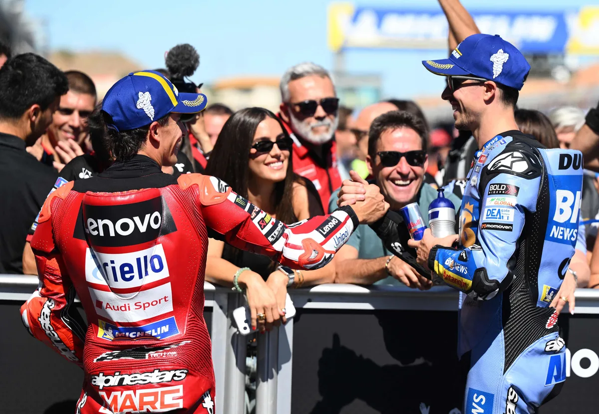 Márquez venció en la primera curva