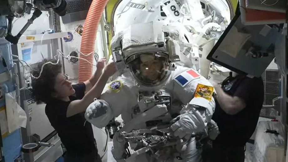 DIRECT VIDÉO - Suivez la troisième sortie de l'astronaute française Sophie Adenot dans l'espace