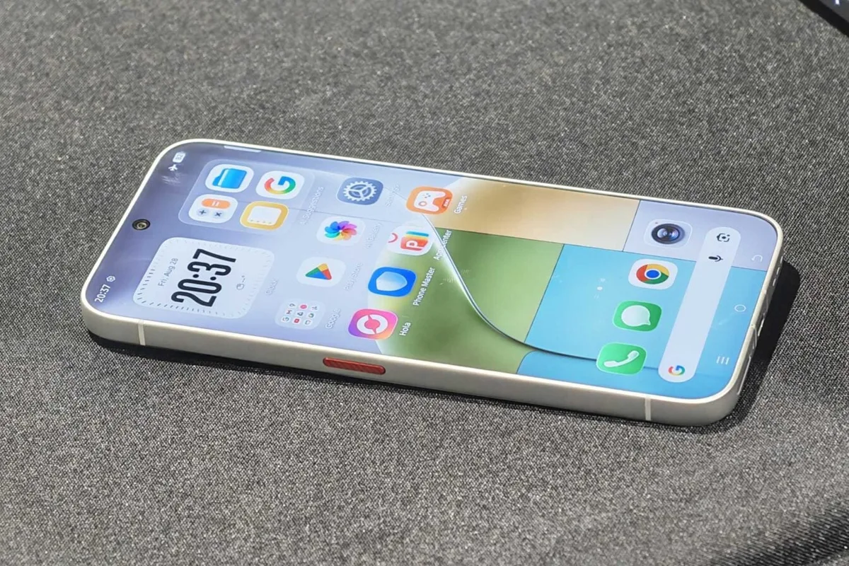 J’ai essayé le smartphone Tecno 100 % sans bordures : une fausse bonne idée ?