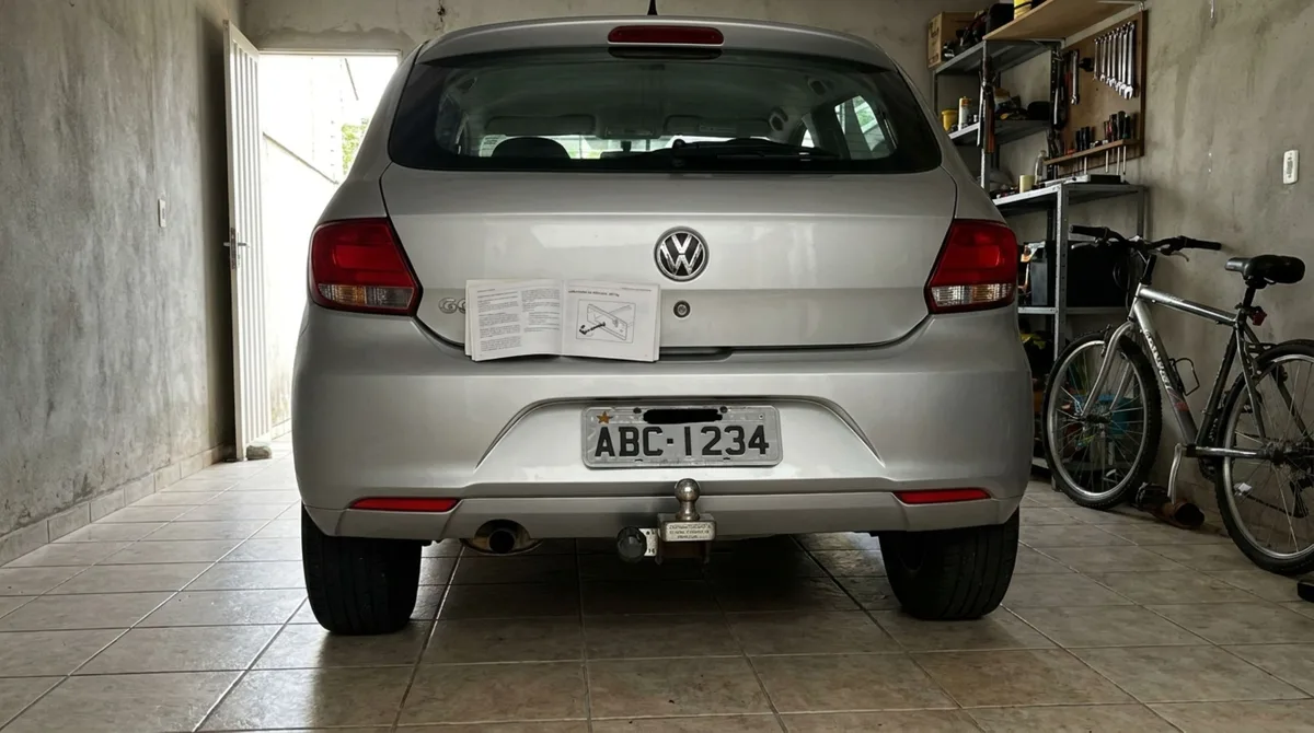 Motorista instala engate traseiro apenas para proteger o para-choque, mas descobre na abordagem que o equipamento precisa atender regras específicas do Contran e do Inmetro