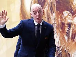 Diesmal Infantino nicht im Fokus: Knallhart: FIFA sperrt zwei Funktionäre lebenslang