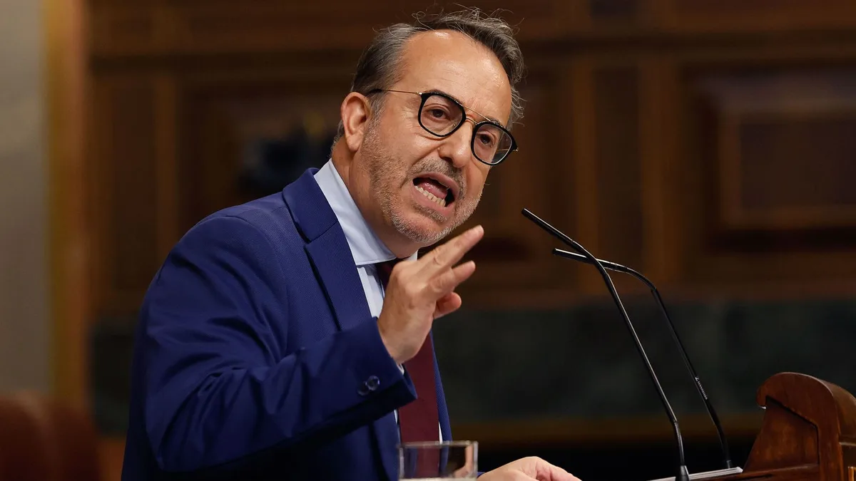 Un diputado del PSOE tiene un bufete que ejecuta hipotecas para fondos buitre y no lo declara "por dejadez"