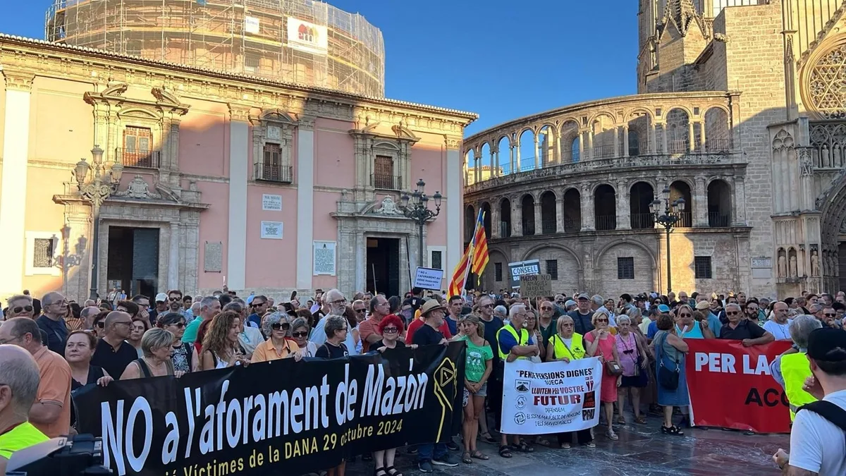Concentración contra Mazón subraya que el derecho de las víctimas "tiene que estar por encima" de una garantía procesal