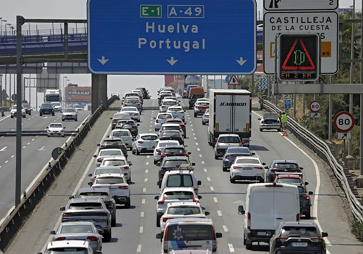 Más de la mitad de los sevillanos depende del coche para ir a trabajar