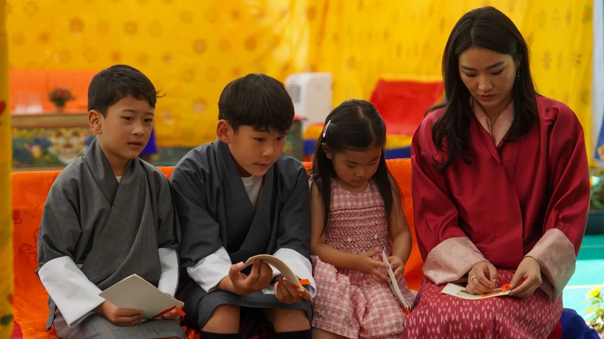 La reina de Bután revoluciona el futuro de su país: el viaje de Jetsun Pema y sus tres hijos hacia una misión sin precedentes