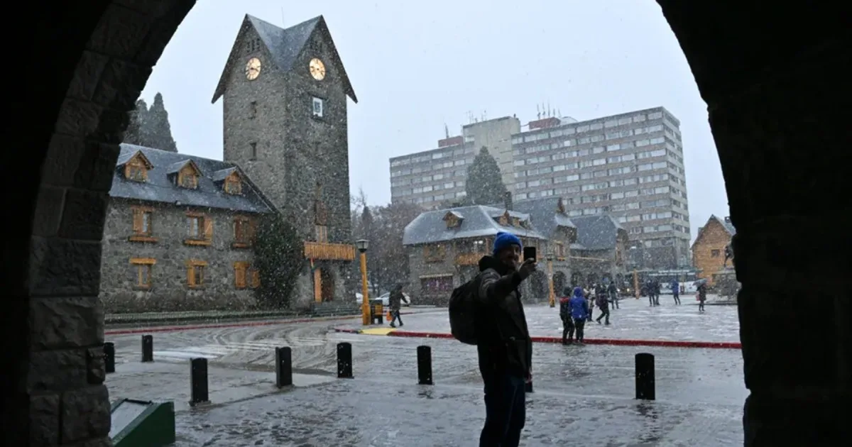 La cordillera de Neuquén y Río Negro bajo alerta por tormenta: cómo impacta el temporal de lluvia en el Alto Valle y Viedma