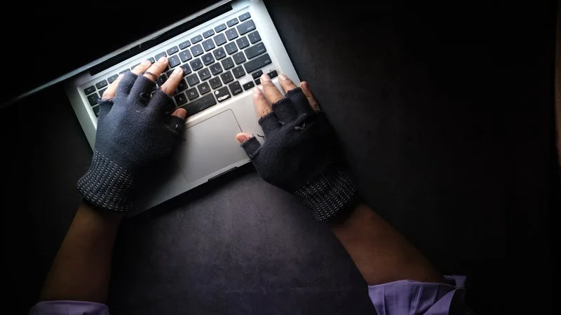 Qu'est-ce qui inquiète le plus les dirigeants d'entreprises? Dans le monde, c'est la cybersécurité, en France c'est l'incertitude économique