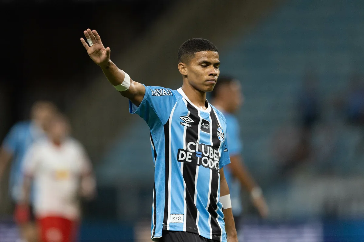 Enamorado transferiu R$ 22 mil para golpista que se passava por Luís Castro, técnico do Grêmio