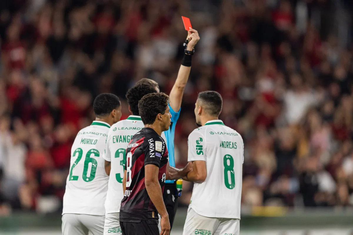 Andreas Pereira pede desculpas por expulsão no Palmeiras e se explica: "Foi um instinto meu"