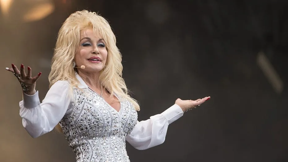 Mississippi mayor argues against lowering flag for Dolly Parton after her death