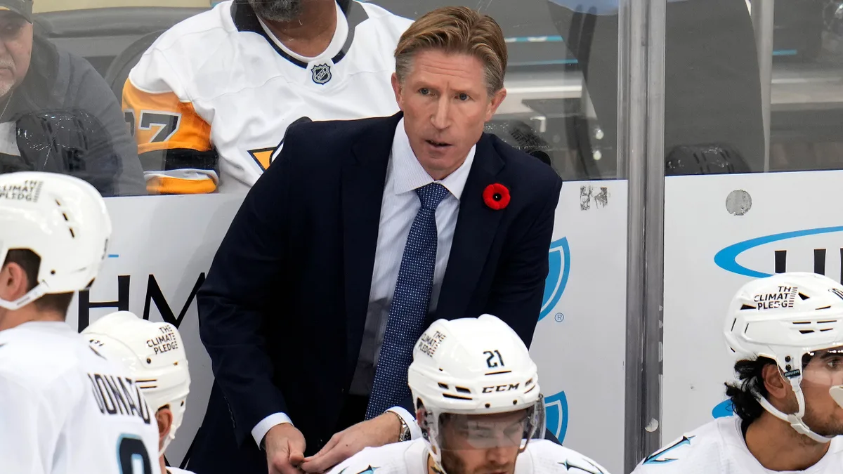 Dave Hakstol wins first game as Arizona State men’s hockey head coach