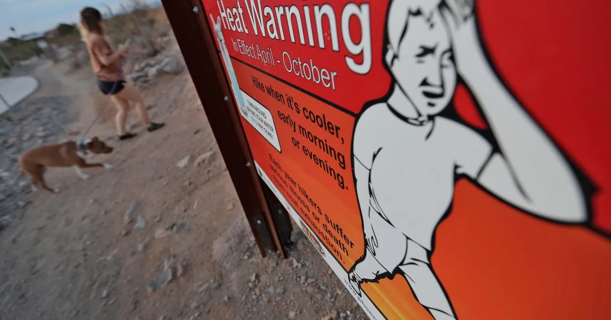 En 2020, Phoenix cubrió 36 millas de carreteras para combatir el calor extremo; las superficies se enfriaron 12°F al mediodía, pero la exposición al calor para los peatones aumentó 5,5°F