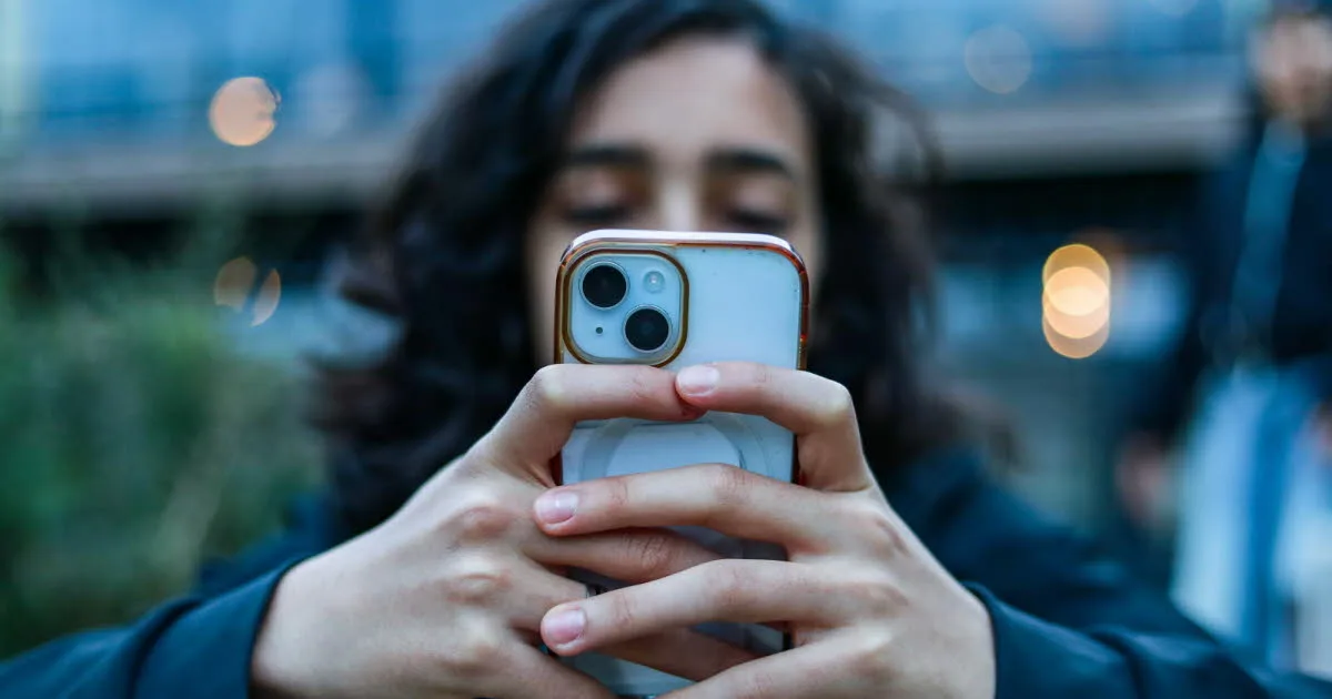 Politique. Interdiction des réseaux sociaux aux moins de 15 ans : la mesure censurée au nom de la liberté d'expression
