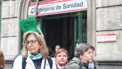 El 'divide y vencerás' de los médicos para torcer el brazo a Ayuso: "El 90% de nuestras condiciones tienen solución en Madrid"