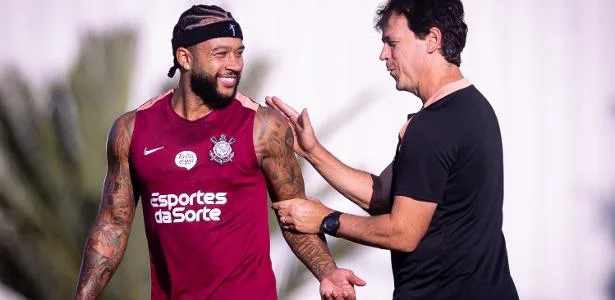 Memphis deve ser titular do Corinthians contra o Rosario? Colunistas opinam