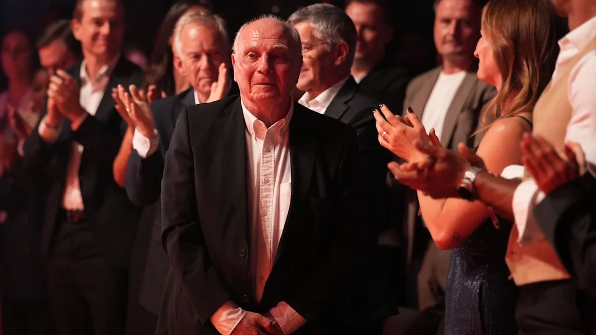Hoeneß zu Tränen gerührt - Standing Ovations bei Legenden-Award